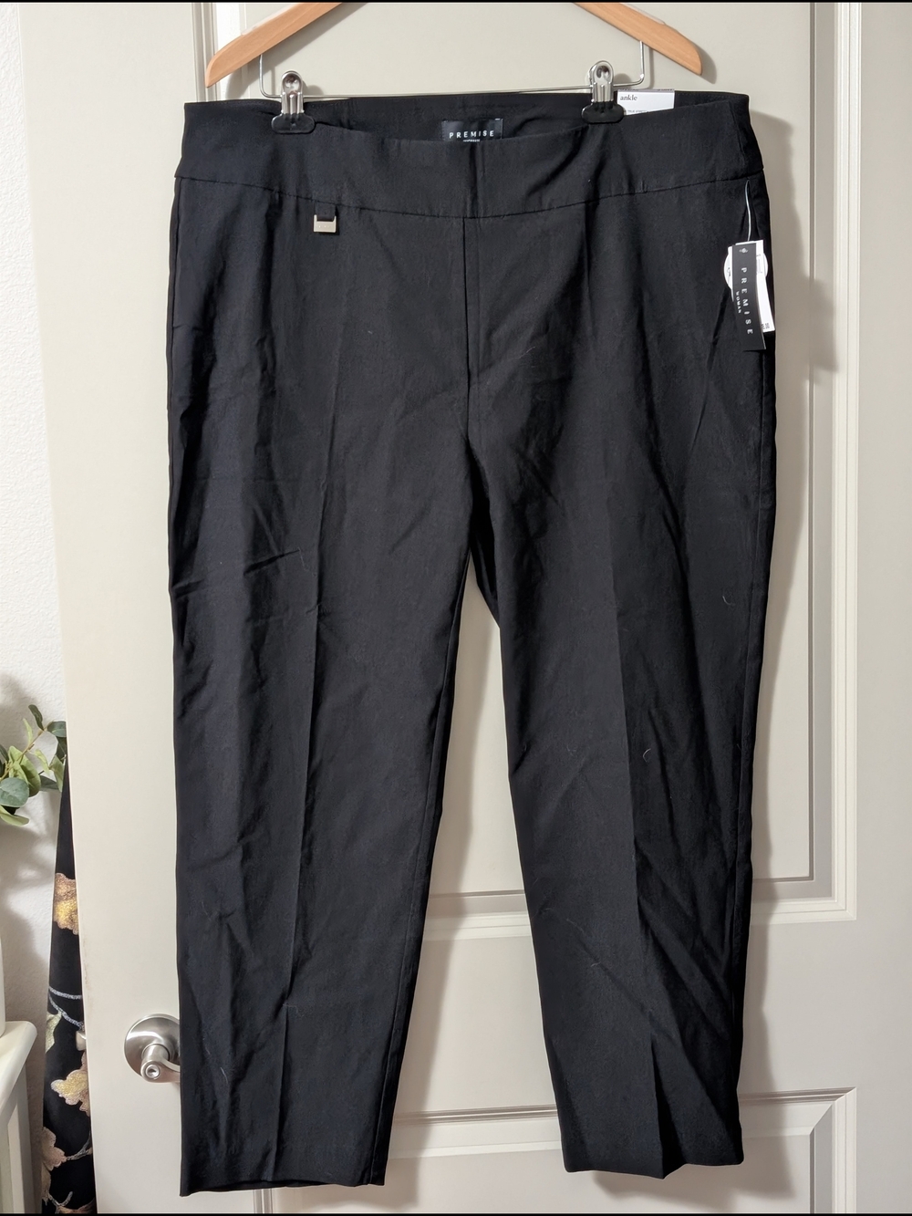 Premise Black Tapered-Crop Dress Pants